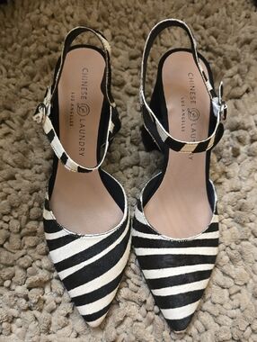 New Chinese Laundry Women's Size 8 Keesa Pony Zebra Print Chunky Heel Shoe